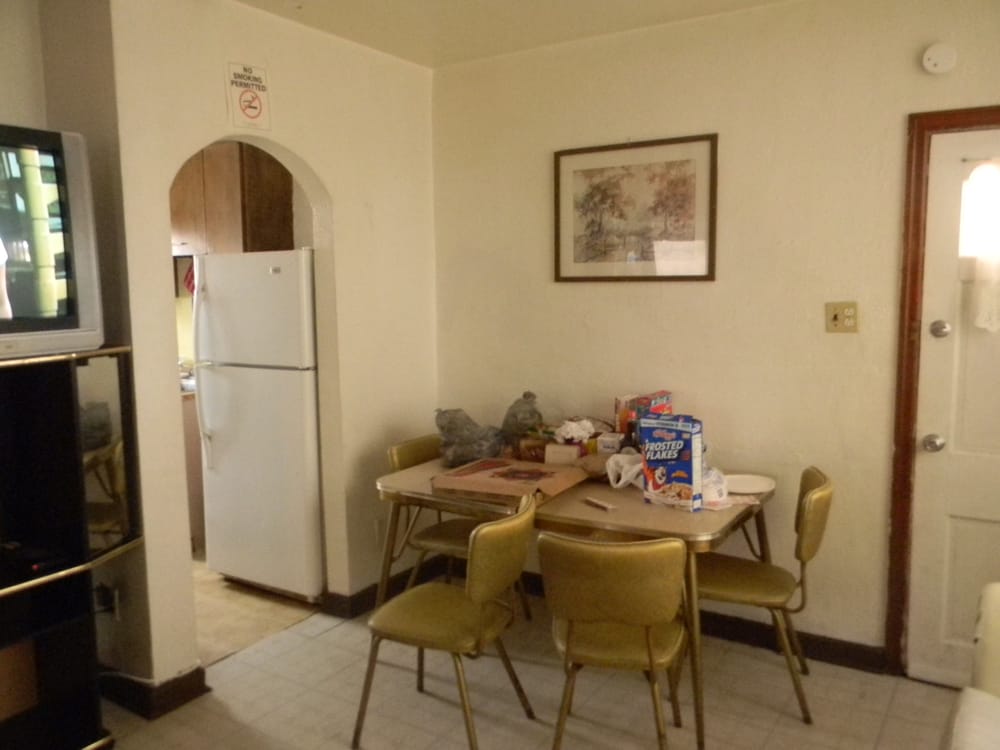 NANA’S APARTMENT Updated October 2024 21 Photos 318 E Youngs Ave