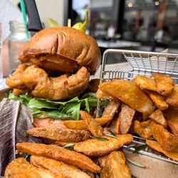 The Hangout - Crispy Chicken Burger