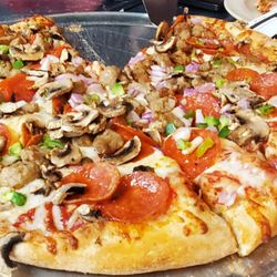 Deluxe Pizza original crust
