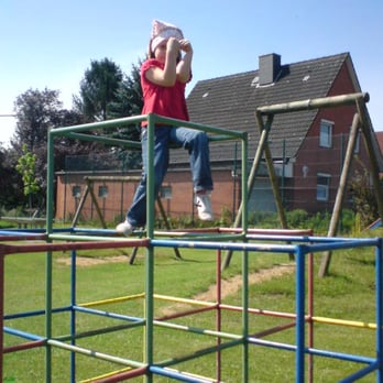 Gemeinde Tramm - das Gerät gibt es nicht mehr auf dem Spielplatz. - Hotels & Travel Near Me - Tramm, SH