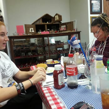 Crane's Museum & Marlene’s Restaurant - Coffee & Tea Near Me - Williamsburg, Missouri