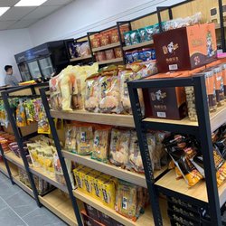 Yuen Sum Tai Groceries - Chinese or Japanese snacks