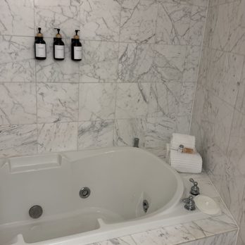 Lighthouse Club Hotel - Bubble jet tub. - Hotels Near Me - Ocean City, Maryland Lighthouse Club Hotel - Bubble jet tub. - Hotels Near Me - Ocean City, Maryland