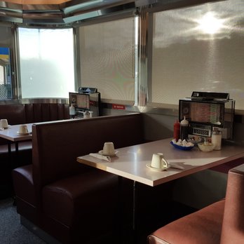 Makris Diner - Diners Near Me - Wethersfield, Connecticut