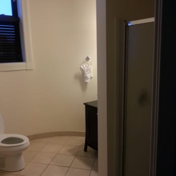 Hotel Brexton - Spacious bathroom - Hotels Near Me - Baltimore, Maryland