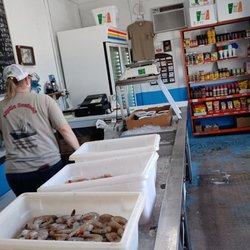 Aquila Seafood - Stopped to shop, got some monster shrimp for cocktails, salmon filets & crawfish pies, yummy!