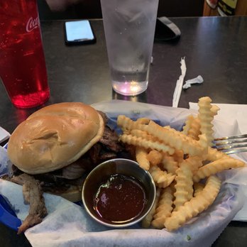 El Bait Shop - Brisket sandwich - Bars Near Me - Des Moines, Iowa El Bait Shop - Brisket sandwich - Bars Near Me - Des Moines, Iowa