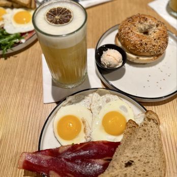 Etihad Lounge - Made to order - Airport Lounges Near Me - Dulles, Virginia