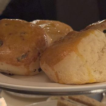 Dean Street Townhouse - scones (plain, raisin) - Hotels Near Me - London, XGL