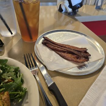 Moo Creamery - Bacon & tropical tea - Burgers Near Me - Bakersfield, California Moo Creamery - Bacon & tropical tea - Burgers Near Me - Bakersfield, California