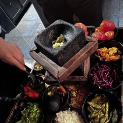 La Terraza de María Chuchena - Making salsa your way
