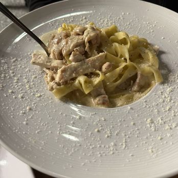 Luigi’s Italian Grill - Fettuccine Alfredo with chicken - Italian Near Me - Madison, Alabama Luigi’s Italian Grill - Fettuccine Alfredo with chicken - Italian Near Me - Madison, Alabama