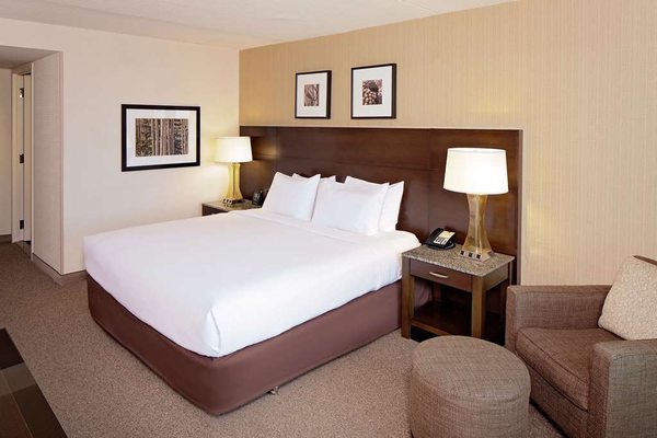 DoubleTree by Hilton Boston Bayside by null