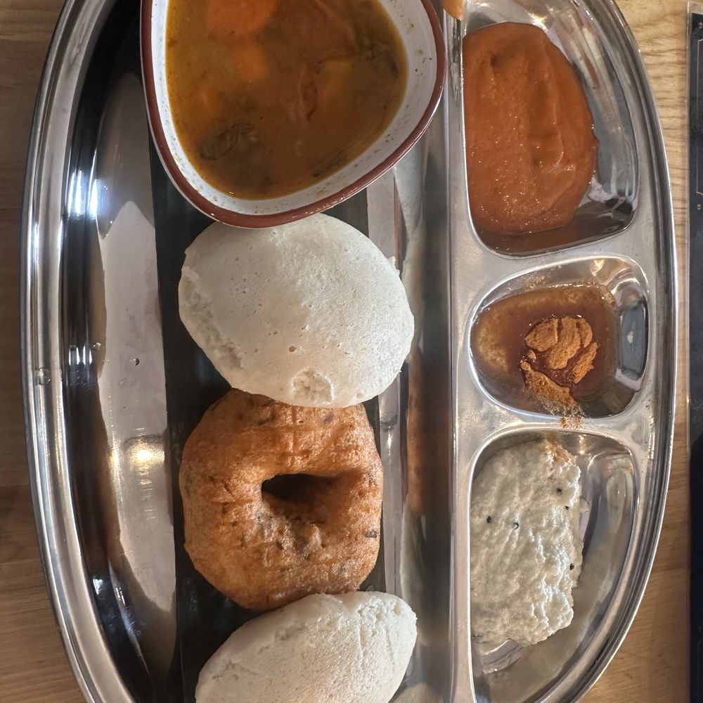 Idly vada combo Idly vada combo