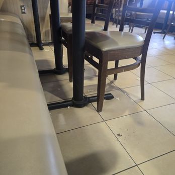 Huddle House - Floors in poor shape - Breakfast & Brunch Near Me - Elk City, Oklahoma