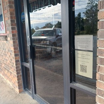 Apalachee Restaurant - a reflection of a car in the window - New American Near Me - Bristol, Florida Apalachee Restaurant - a reflection of a car in the window - New American Near Me - Bristol, Florida