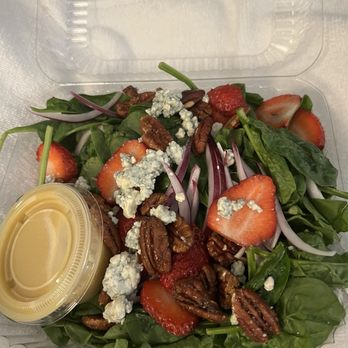 Nantucket Grill - Chapel Hill - Pecan Spinach Salad - New American Near Me - Chapel Hill, North Carolina