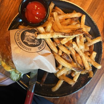 Von's 1000Spirits - Burgers Near Me - Woodinville, Washington