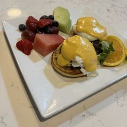 Avocados Restaurant - Crab Benedict