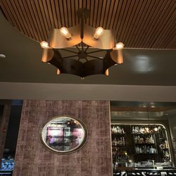 Restaurant Aleksandar - Lighting makes everyone look better