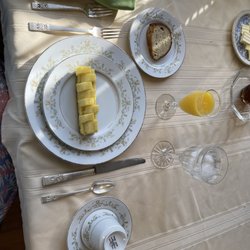The White House Inn - Table sitting