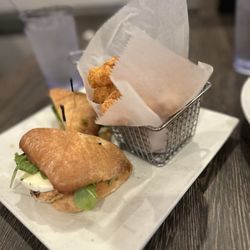 Laura's Bar And Grill