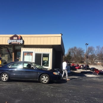 Cafe Cubano - Jam packed with cars! - Cuban Near Me - Springfield, Missouri