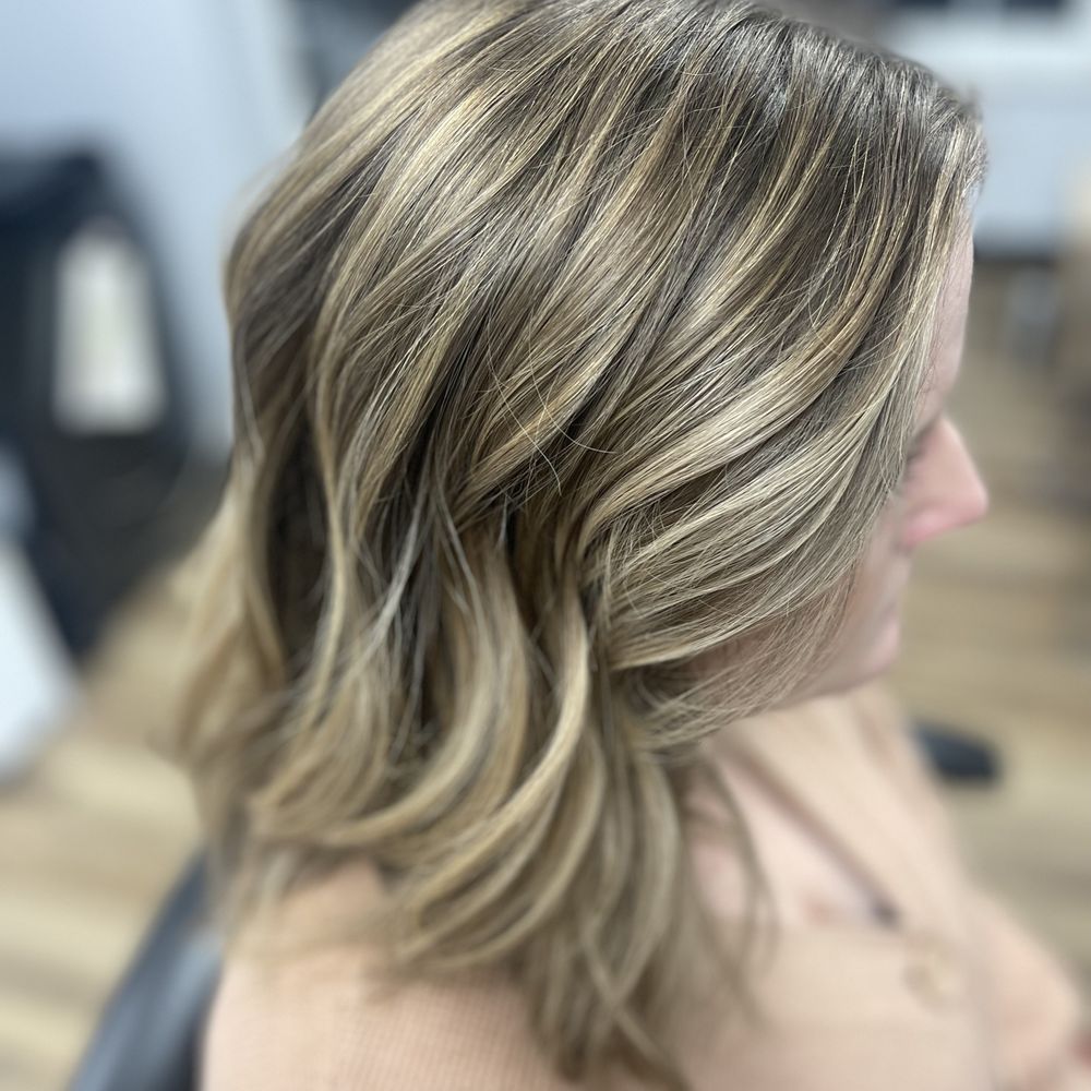 Niki THE BEST 10 HAIR SALONS near MARYLAND HEIGHTS, MO 63043