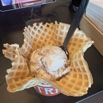 Salt & Straw - Peanut butter brittle caramel fudge in a waffle cup - Ice Cream & Frozen Yogurt Near Me - Gilbert, Arizona Salt & Straw - Peanut butter brittle caramel fudge in a waffle cup - Ice Cream & Frozen Yogurt Near Me - Gilbert, Arizona