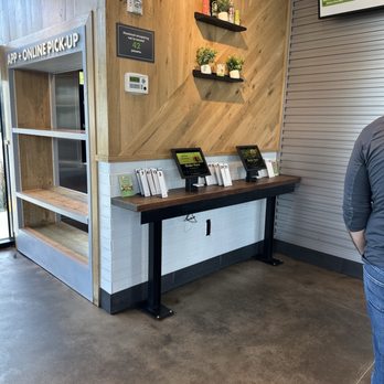 Shake Shack Pasadena - Ordering kiosk - Burgers Near Me - Pasadena, California