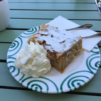 Würfel Zucker - apple strudel of my dreams - Cafes Near Me - Salzburg, 5 Würfel Zucker - apple strudel of my dreams - Cafes Near Me - Salzburg, 5