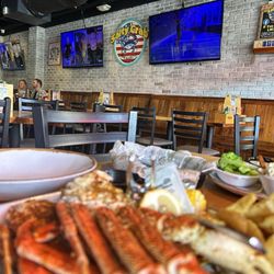 The Salty Crab Bar & Grill North Beach - Yum