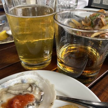 Blind Tiger Pub - Oysters and bourbon - American Near Me - Charleston, South Carolina