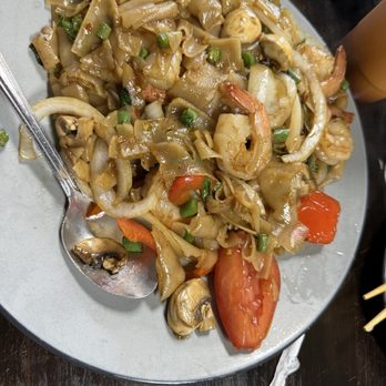 Luv2eat Thai Bistro - Thai Near Me - Los Angeles, California Luv2eat Thai Bistro - Thai Near Me - Los Angeles, California