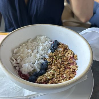 Zinqué - Overnight Oats & Chia Matcha Pudding (VG) - French Near Me - Los Angeles, California Zinqué - Overnight Oats & Chia Matcha Pudding (VG) - French Near Me - Los Angeles, California