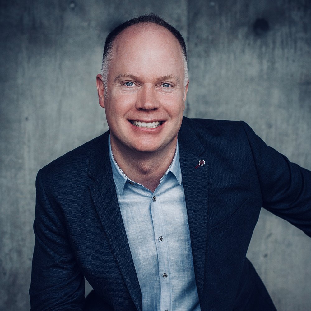 CHAD MEIER OREGON REAL ESTATE BROKER WITH LIVING ROOM REALTY 12