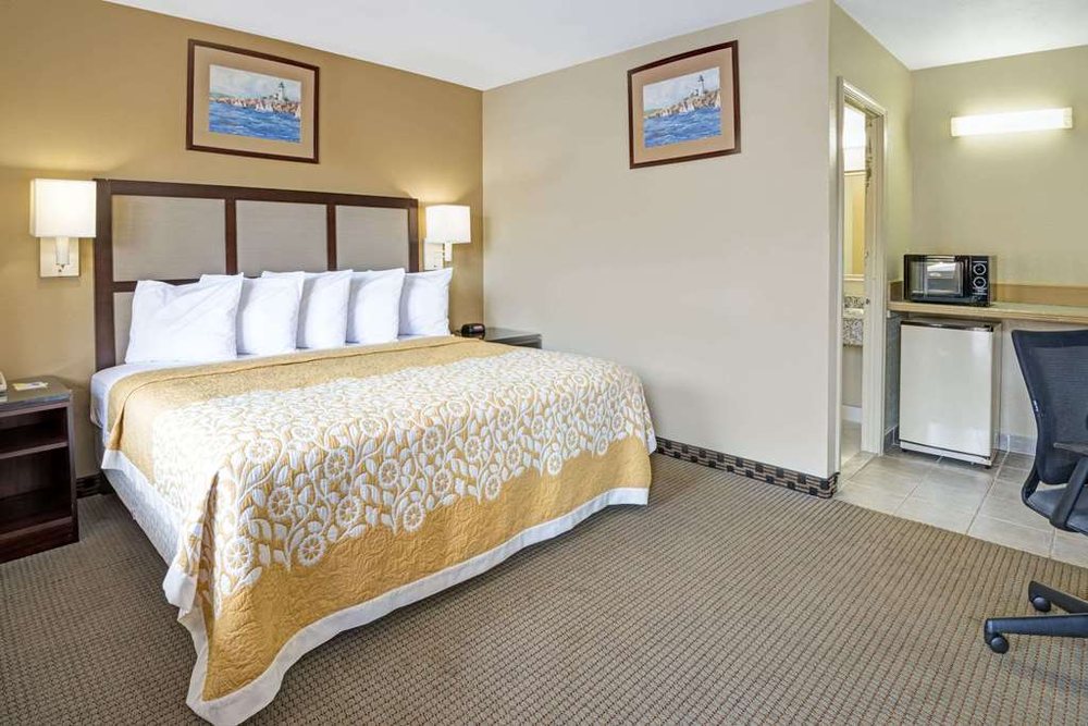 DAYS INN & CONFERENCE CENTER BY WYNDHAM BRANFORD NEW HAVEN 38 Photos