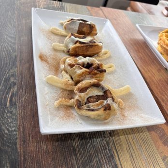 Just Love Coffee Cafe- Shelby Township - Nanna's Cinn Rolls - Breakfast & Brunch Near Me - Shelby Township, Michigan