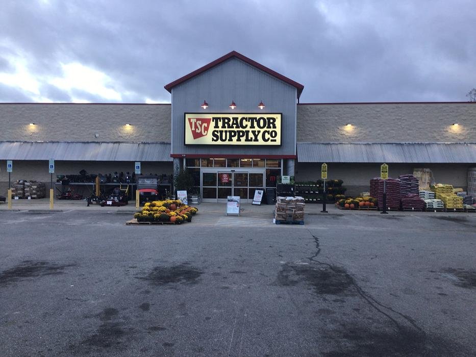 Tractor Supply Image