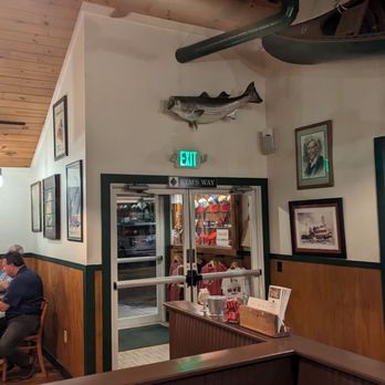 Lenny's Indian Head Inn - Seafood Near Me - Branford, Connecticut Lenny's Indian Head Inn - Seafood Near Me - Branford, Connecticut