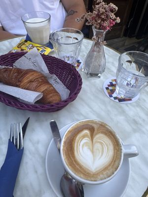 Croissant Show by null