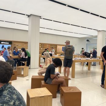 Apple Sherman Oaks - Computers Near Me - Sherman Oaks, California