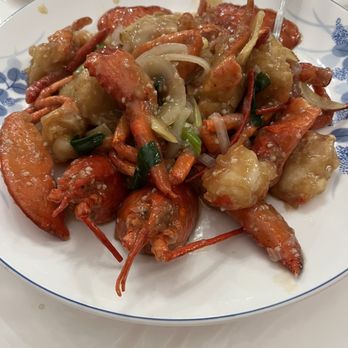 Hot Lobster Dim Sum - Lobster with green onions and ginger. It's a delicious dish. - Dim Sum Near Me - Niagara Falls, Ontario Hot Lobster Dim Sum - Lobster with green onions and ginger. It's a delicious dish. - Dim Sum Near Me - Niagara Falls, Ontario