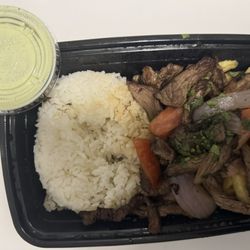 La Gladys Restaurant - Lomo Saltado (1/2)