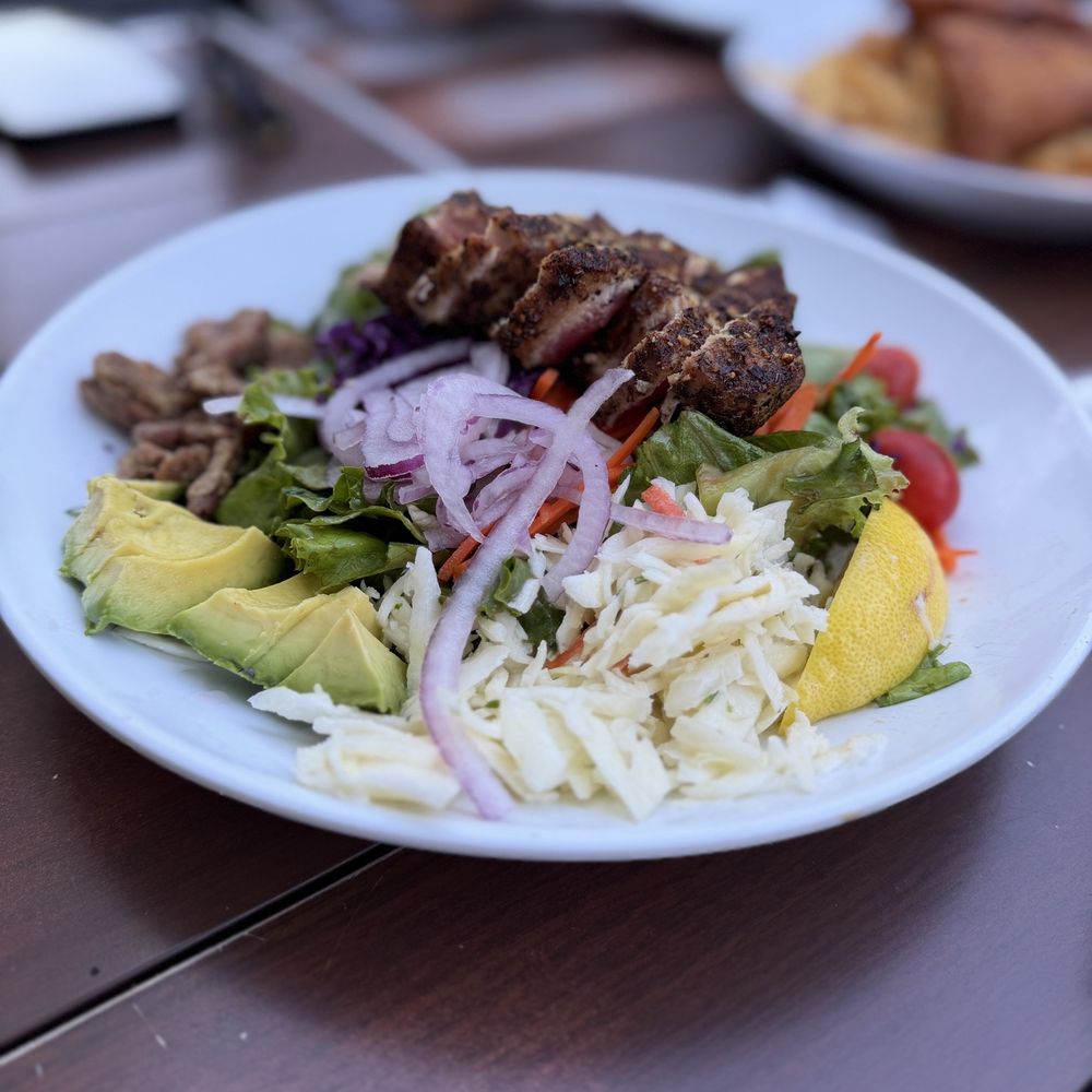 Market Street Catch - Seared Ahi Tuna Steak with salad - Seafood Near Me - Toronto, Ontario