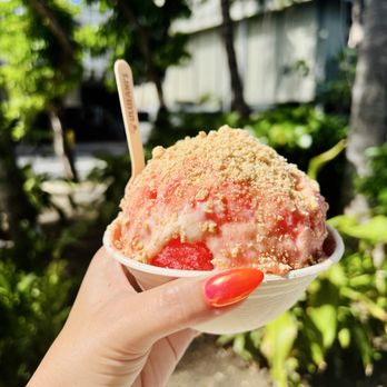 Ululani's Hawaiian Shave Ice - Small Strawberry shortcake with strawberry cheesecake ice cream inside - Desserts Near Me - Honolulu, Hawaii Ululani's Hawaiian Shave Ice - Small Strawberry shortcake with strawberry cheesecake ice cream inside - Desserts Near Me - Honolulu, Hawaii