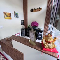 Refresh Spa Scalp & Massage - World-class wellness services under one roof!