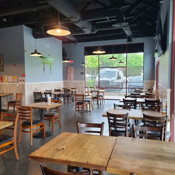 Umami Ramen - Inside, right after they opened for dinner at 430pm - Ramen Near Me - Folsom, California
