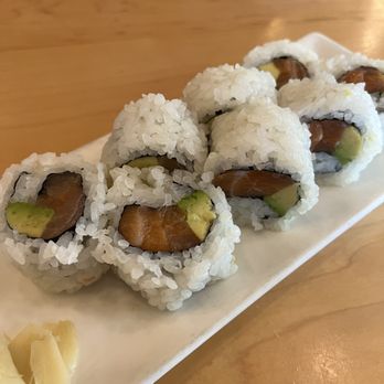 Slurping Turtle - Salmon & avocado roll - Sushi Bars Near Me - Columbus, Ohio