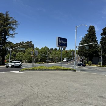 Fosters Freeze - Front  area of the Foster Freeze - Burgers Near Me - Pinole, California